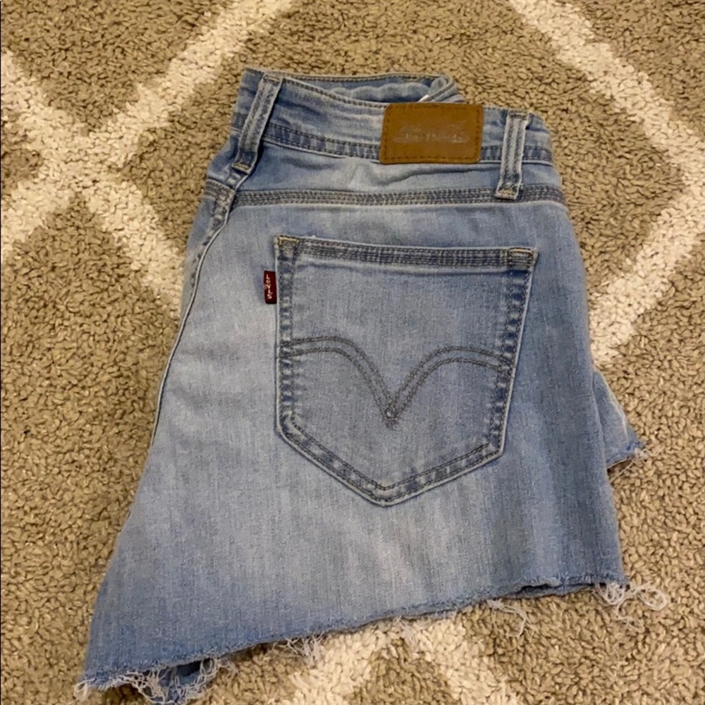 Women’s Levi shorts